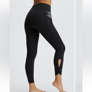 Fabletics Oasis PureLuxe High-Waisted Twist 7/8 Legging- M in Black